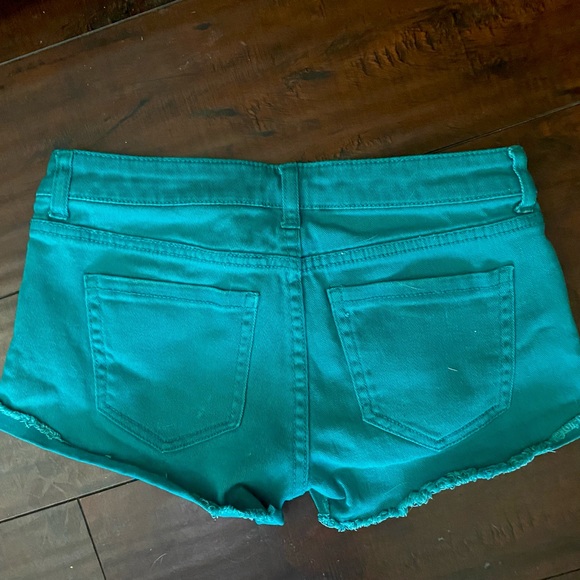FOREVER 21 GREEN DISTRESSED SHORTS - Picture 2 of 14